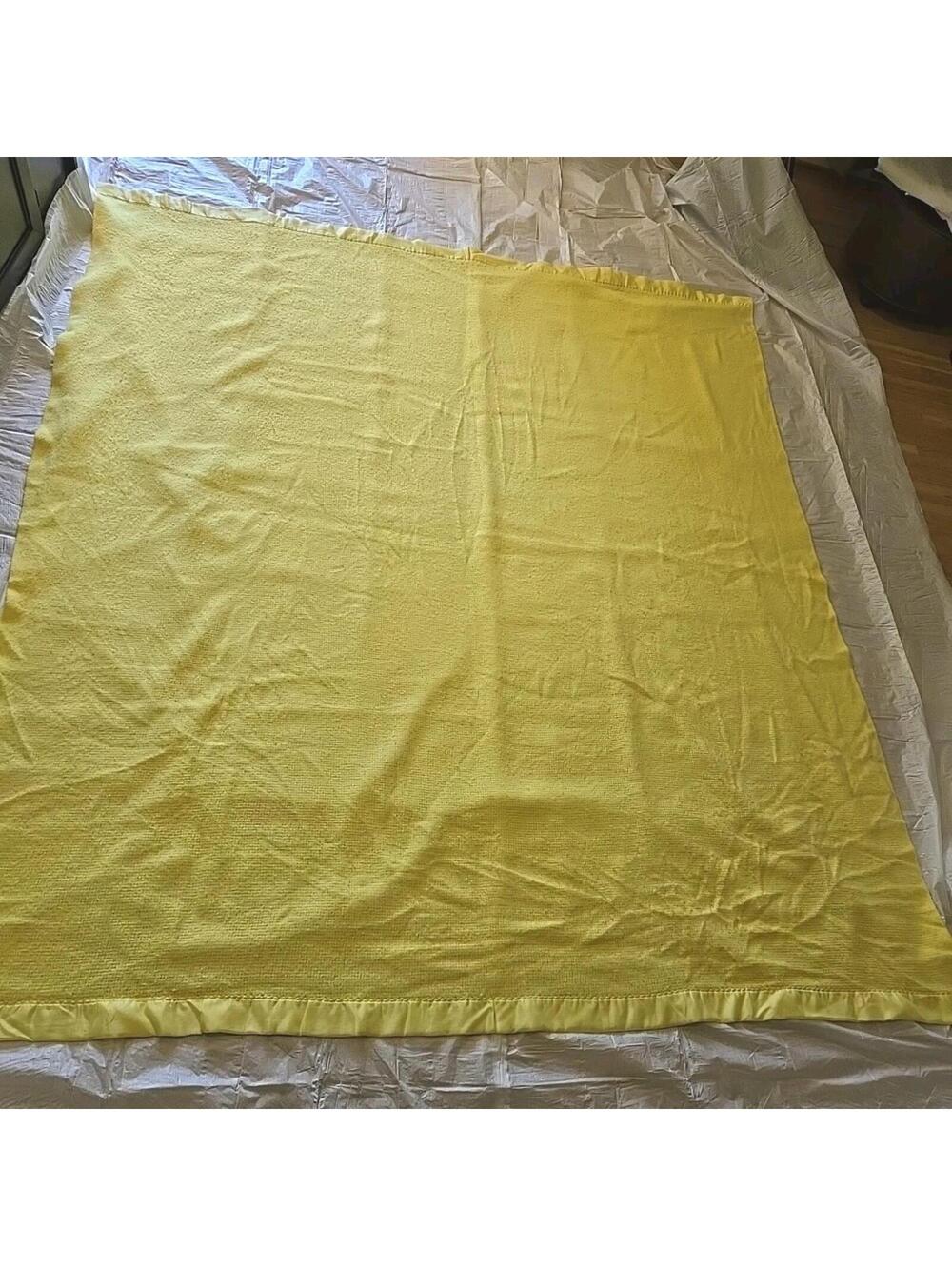 Blanket Steven Utica Lemon Yellow Waffle Weave Acrylic Satin Trim 78x97"